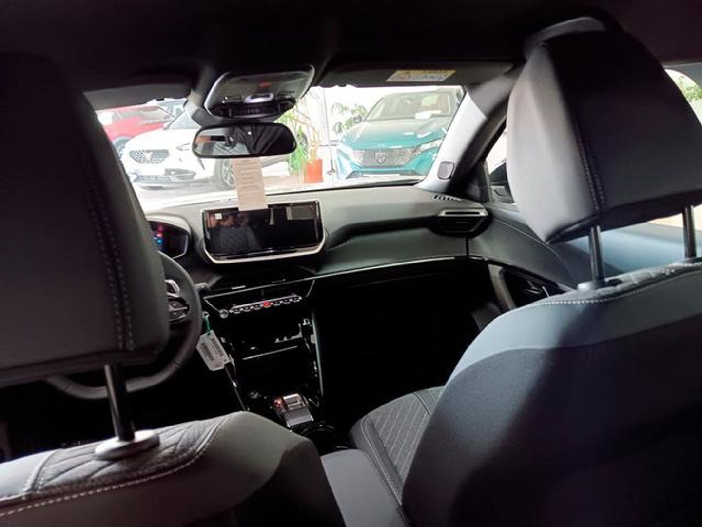Peugeot 2008 Allure Hybrid eDCS6 100 kW (136 CV)