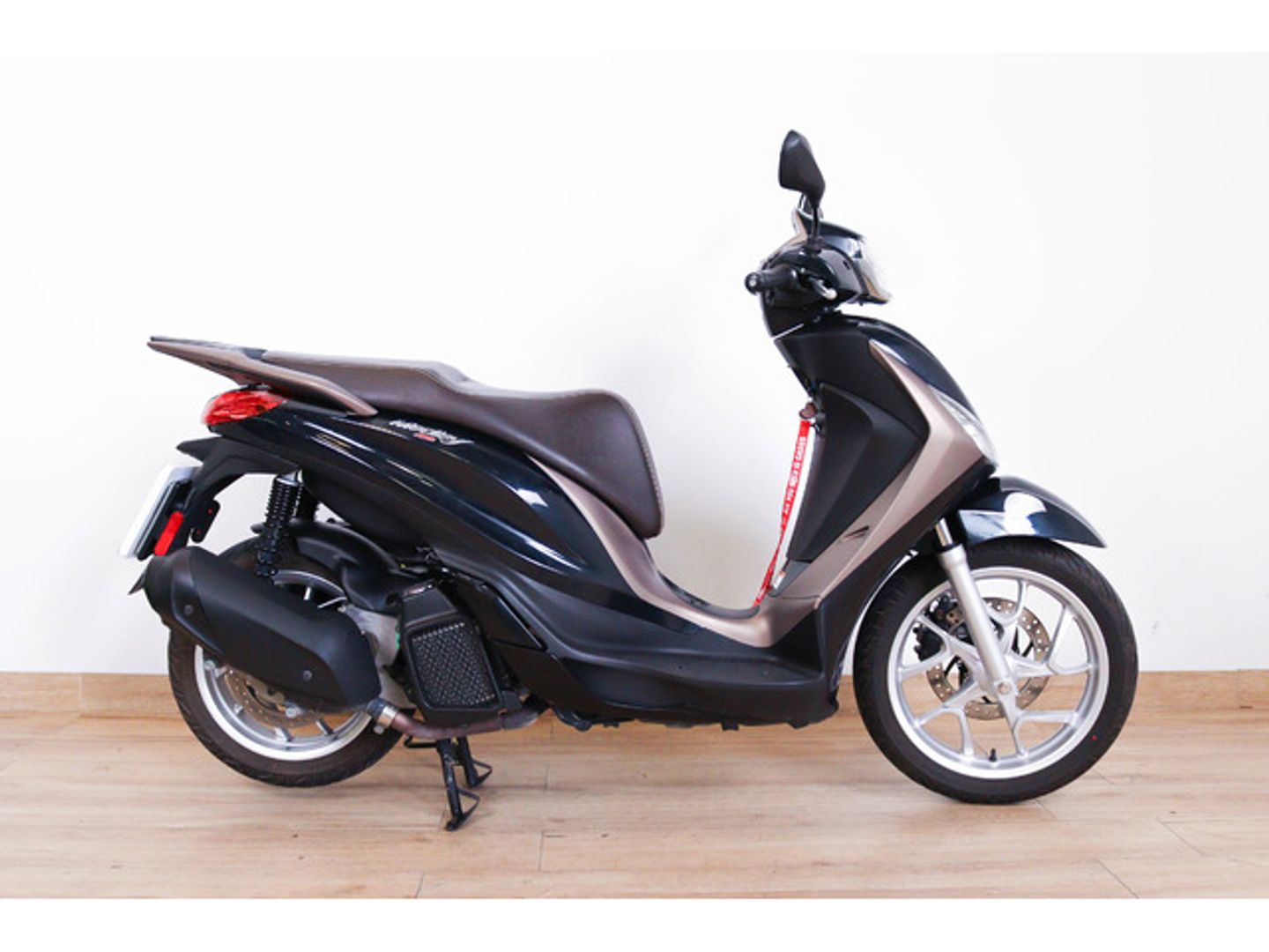 Piaggio Medley 125 Negro Motorcycle