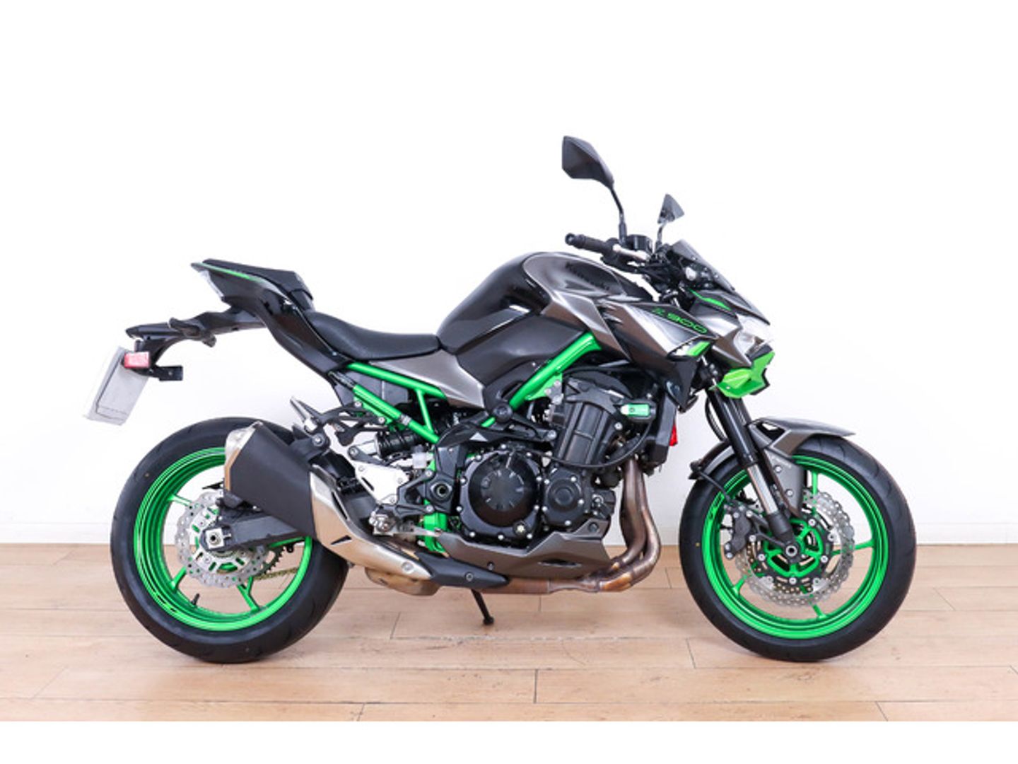 Kawasaki Z900 Gris Motorcycle