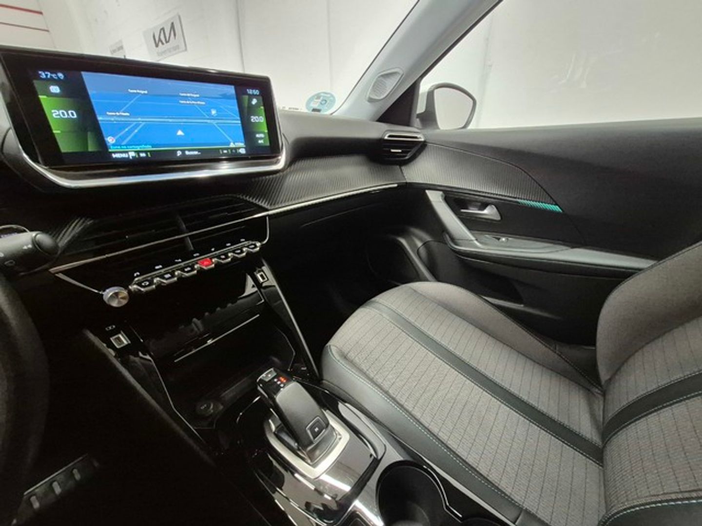 Peugeot 2008 PureTech 130 S&S Allure Pack EAT8 96 kW (130 CV)