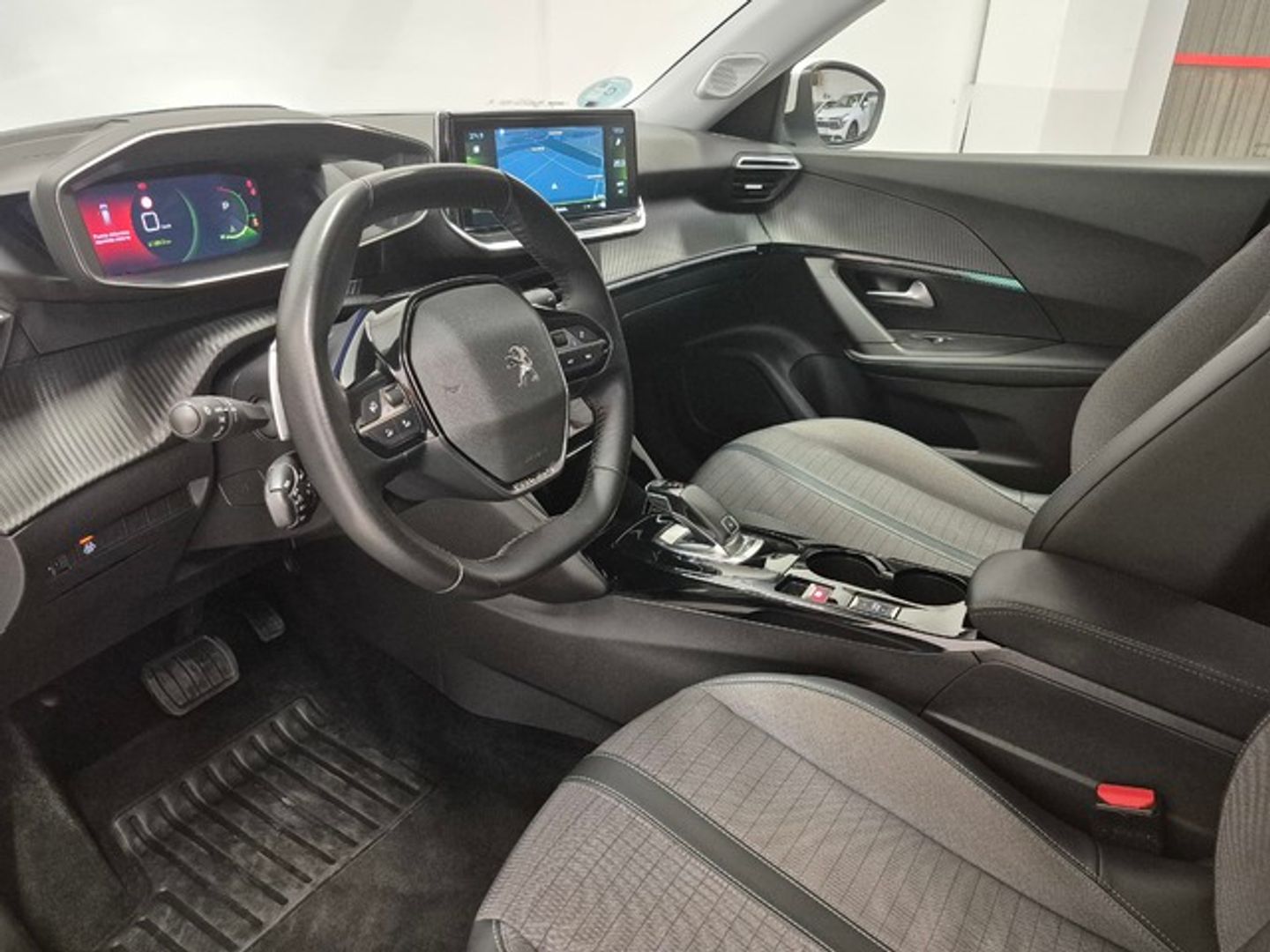 Peugeot 2008 PureTech 130 S&S Allure Pack EAT8 96 kW (130 CV)