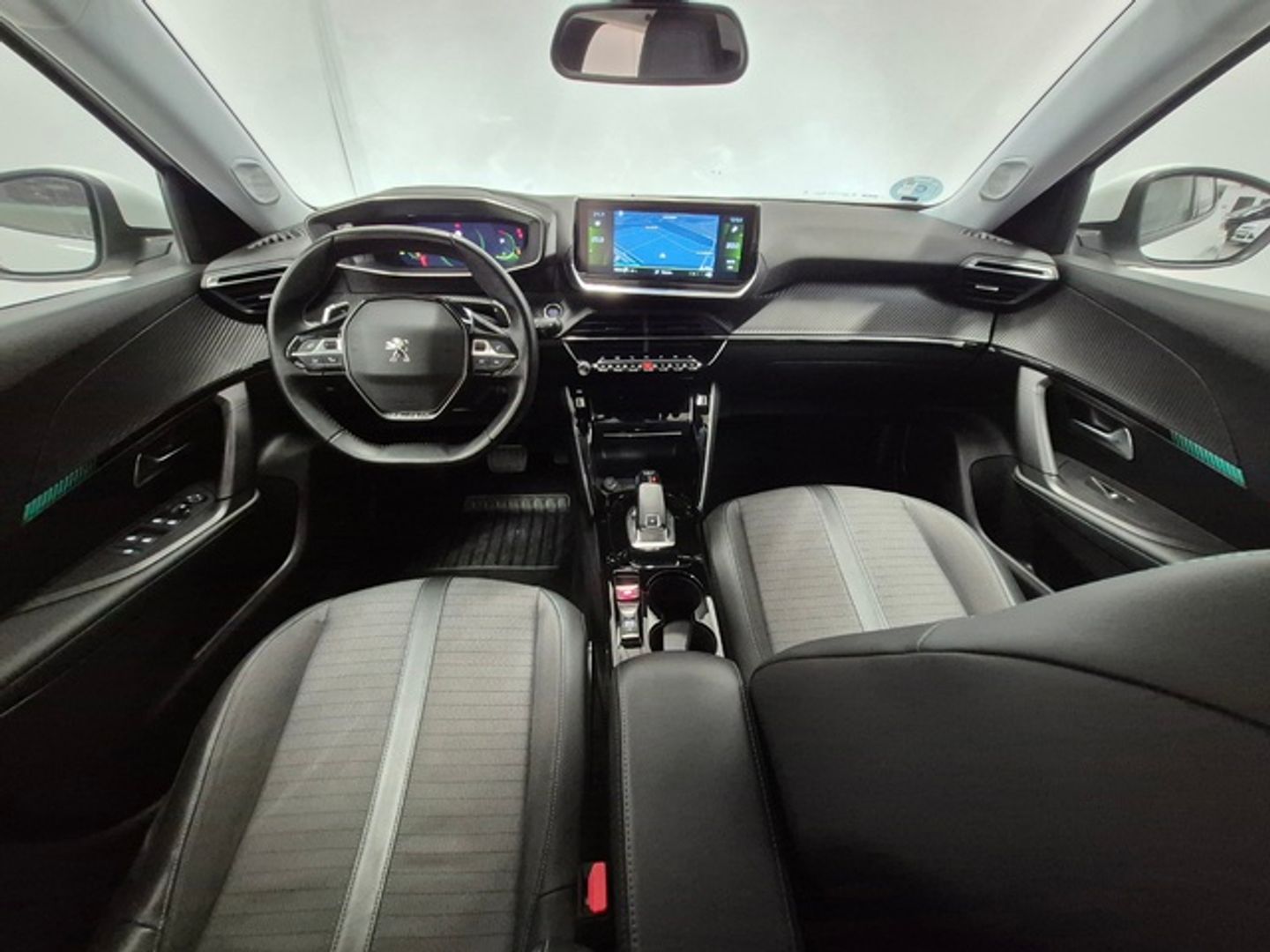 Peugeot 2008 PureTech 130 S&S Allure Pack EAT8 96 kW (130 CV)