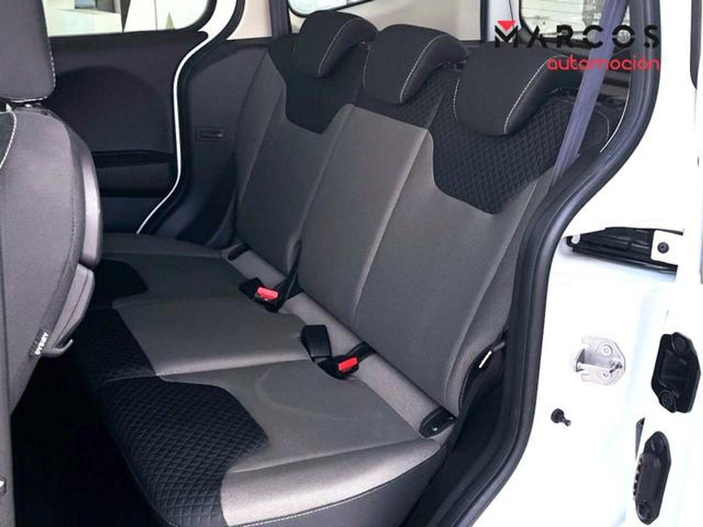 Ford Tourneo Courier 1.5 TDCi Titanium 74 kW (100 CV)