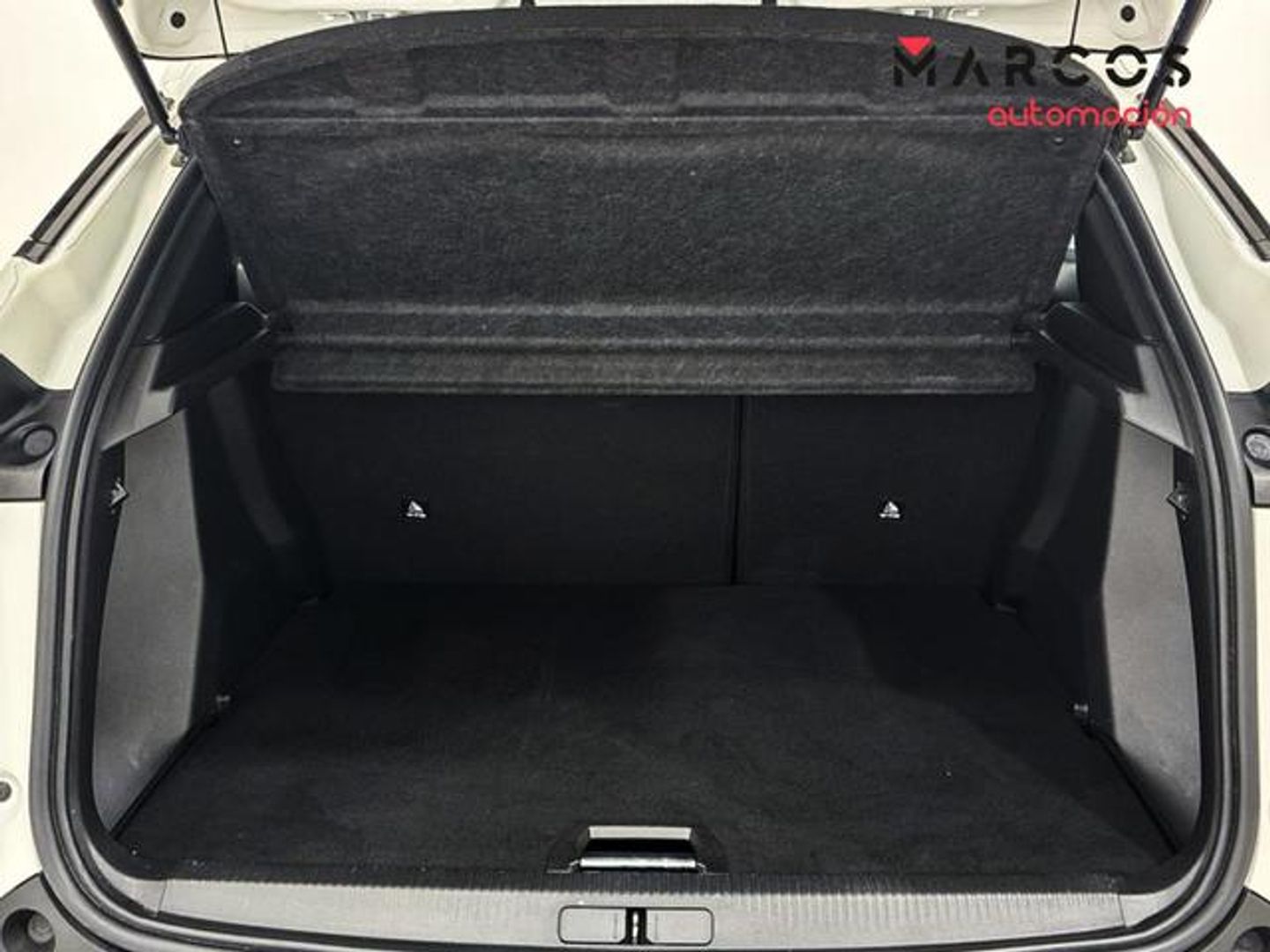 Peugeot e-2008 Eléctrico Allure Pack 100 kW (136 CV)
