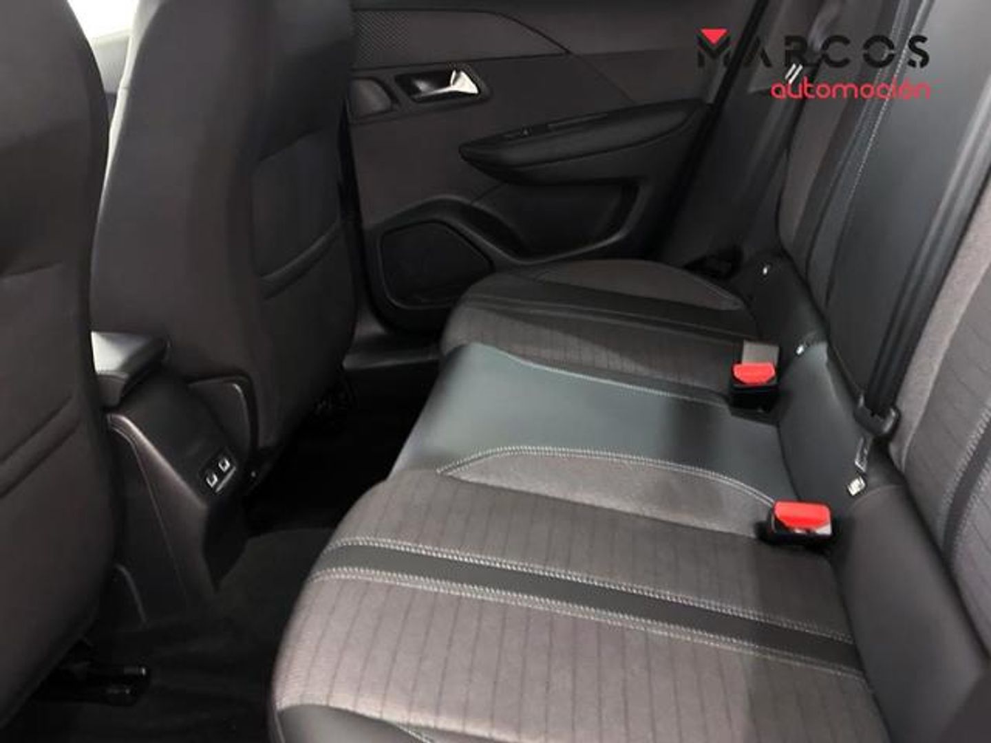 Peugeot e-2008 Eléctrico Allure Pack 100 kW (136 CV)