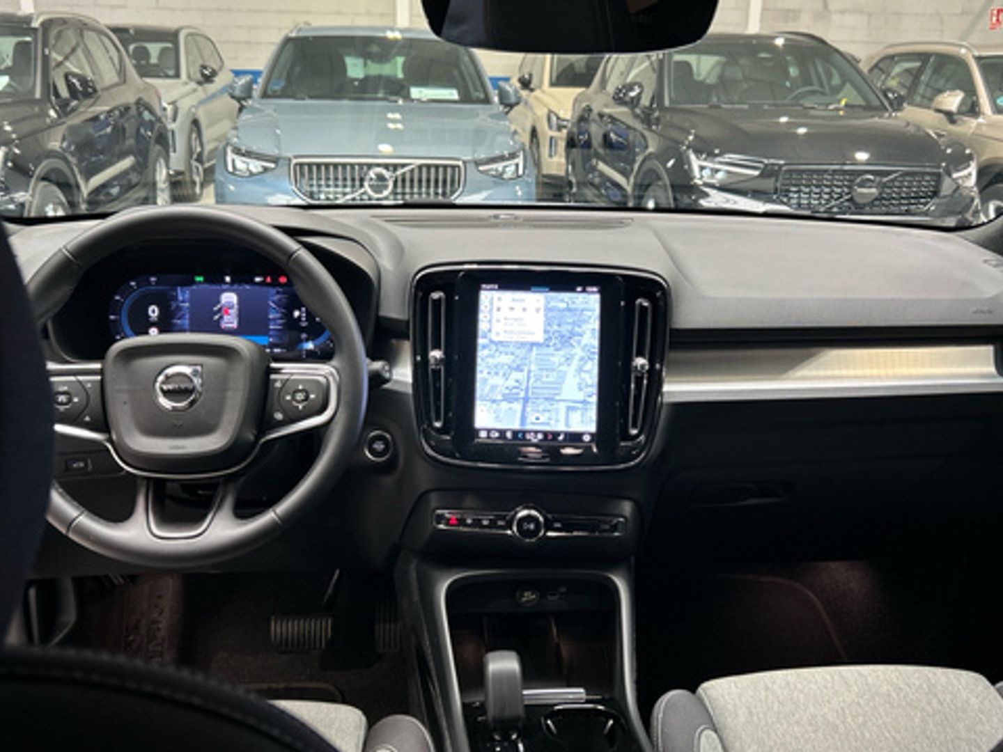 Volvo XC40 B3 G Plus Dark Auto 120 kW (163 CV)