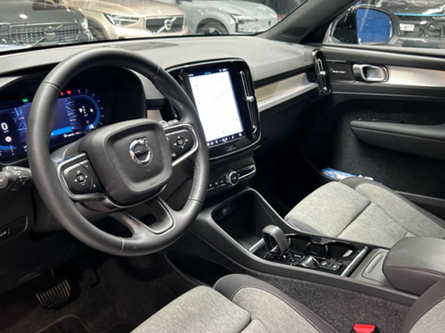 Volvo XC40 B3 G Plus Dark Auto 120 kW (163 CV)