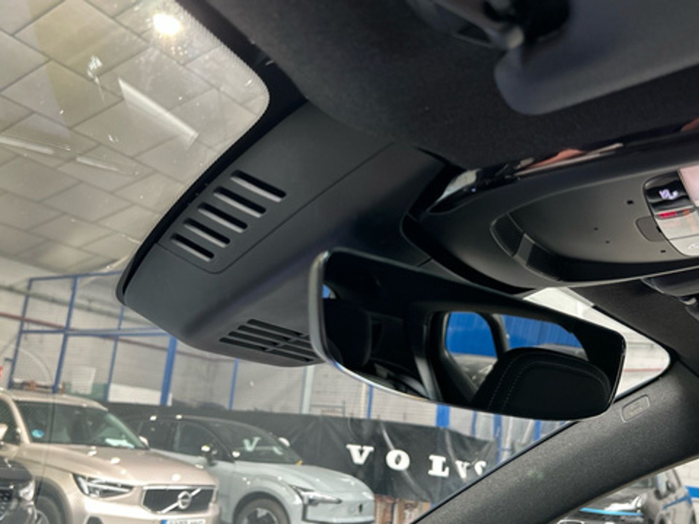 Volvo XC40 B3 G Plus Dark Auto 120 kW (163 CV)