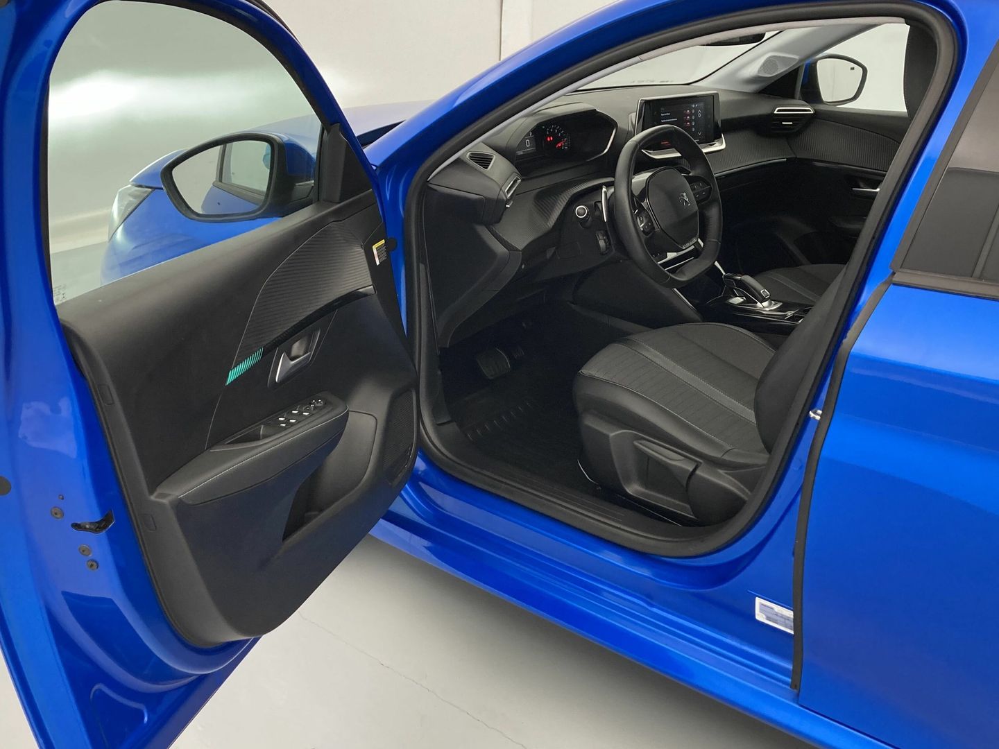 Peugeot 208 PureTech 100 Allure EAT8 75 kW (100 CV)