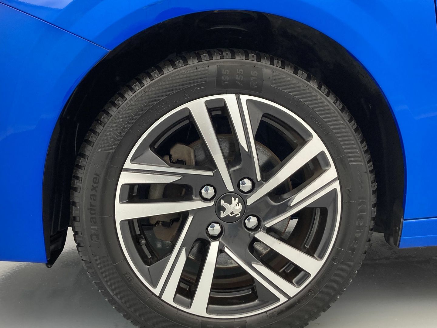 Peugeot 208 PureTech 100 Allure EAT8 75 kW (100 CV)