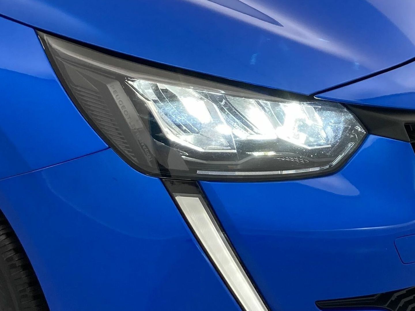 Peugeot 208 PureTech 100 Allure EAT8 75 kW (100 CV)