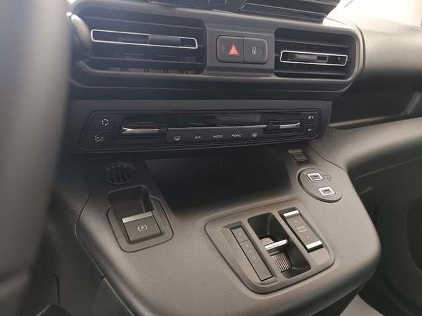 Citroen ë-Berlingo 50kWh Talla M Max 100 kW (136 CV)