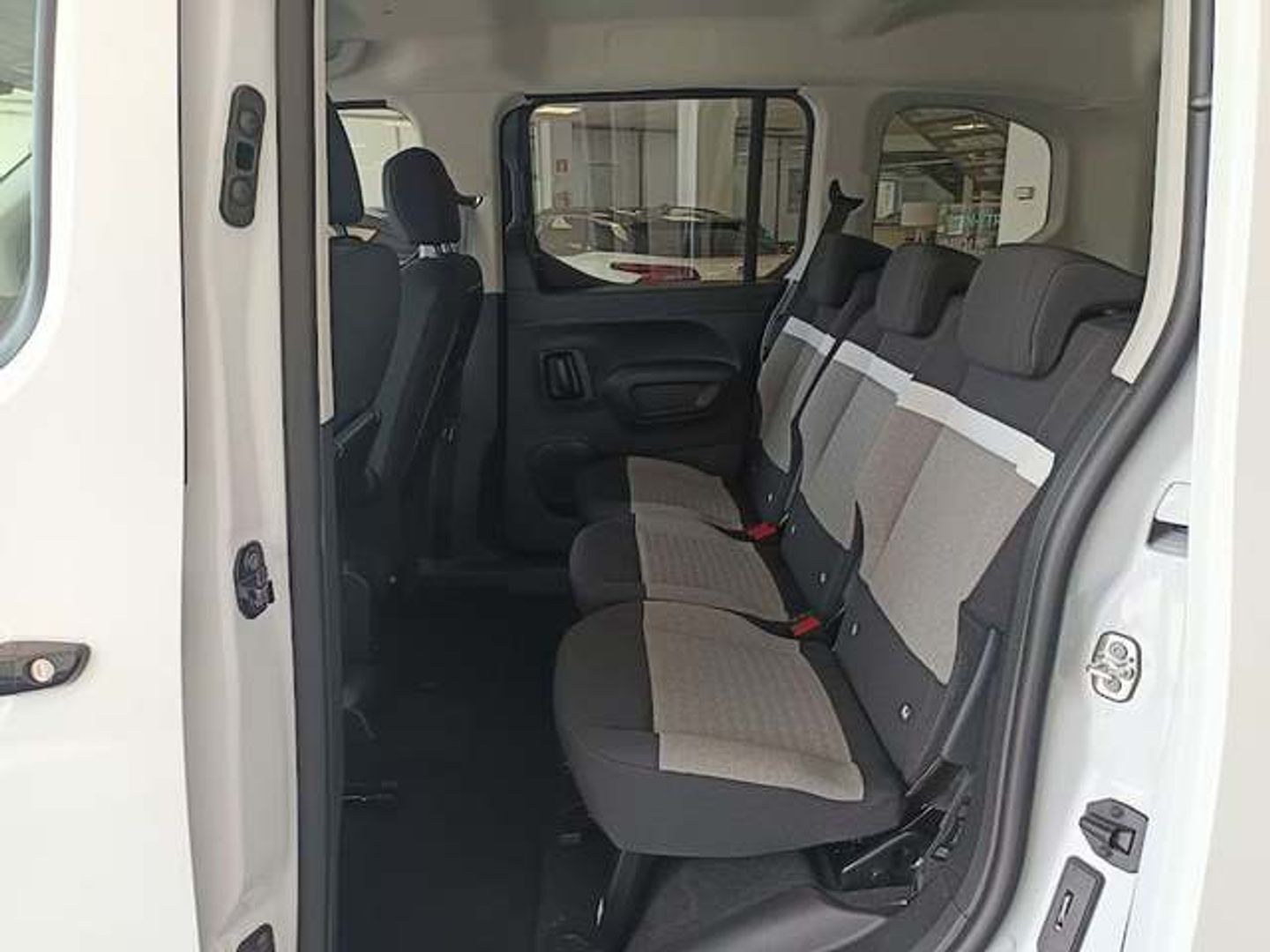 Citroen ë-Berlingo 50kWh Talla M Max 100 kW (136 CV)