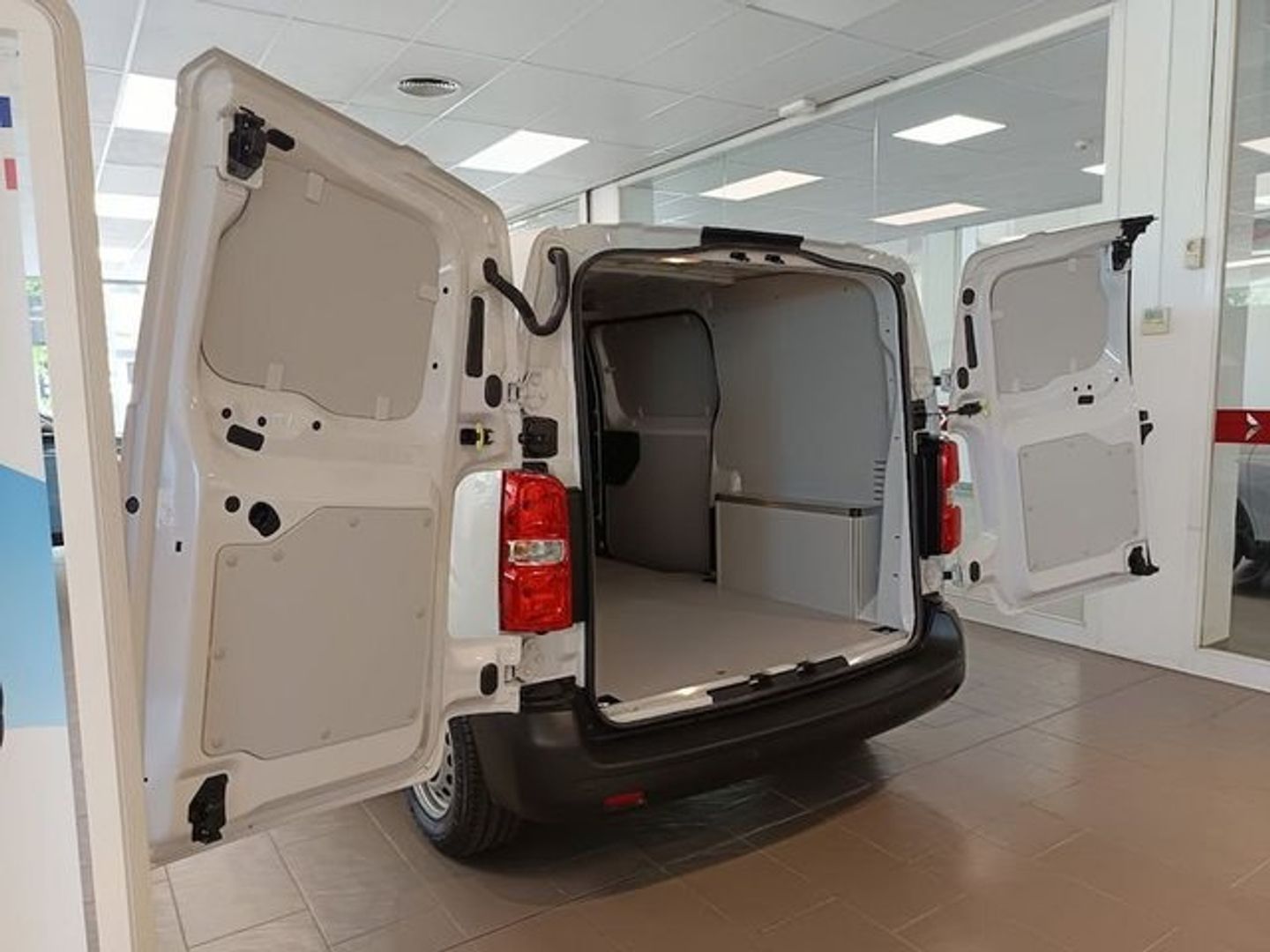 Citroen ë-Jumpy Furgon ë-Jumpy 75 KWh Talla M 100 kW (136 CV)
