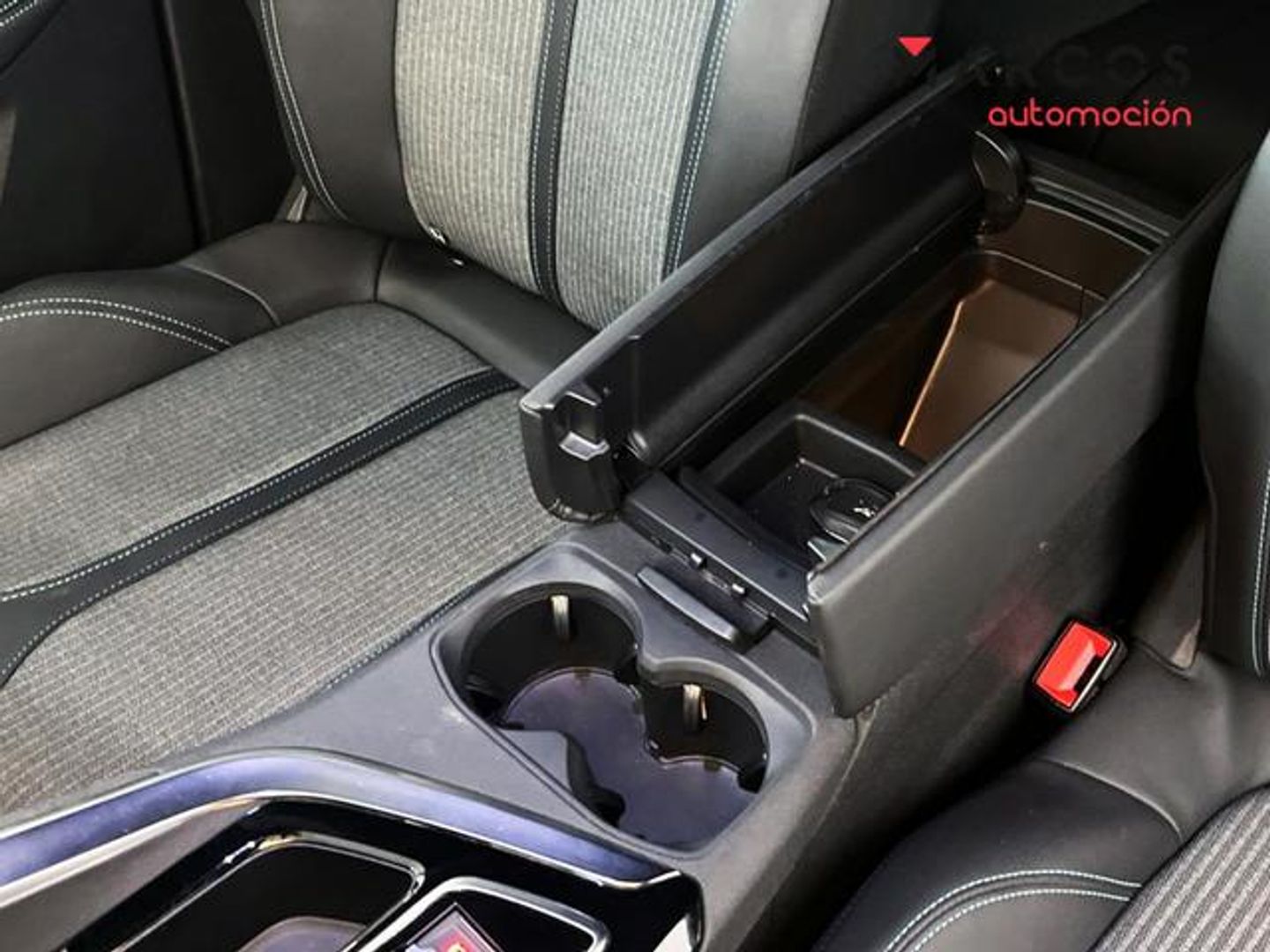Peugeot 3008 Hybrid 136 Allure Pack eDCS6 100 kW (136 CV)