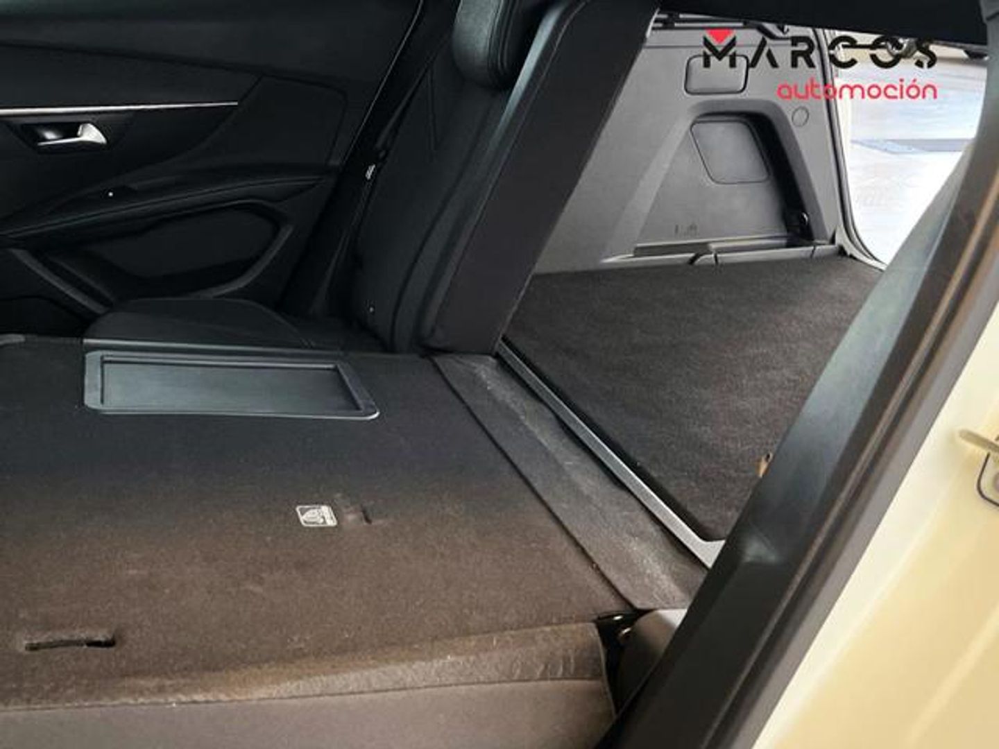 Peugeot 3008 Hybrid 136 Allure Pack eDCS6 100 kW (136 CV)