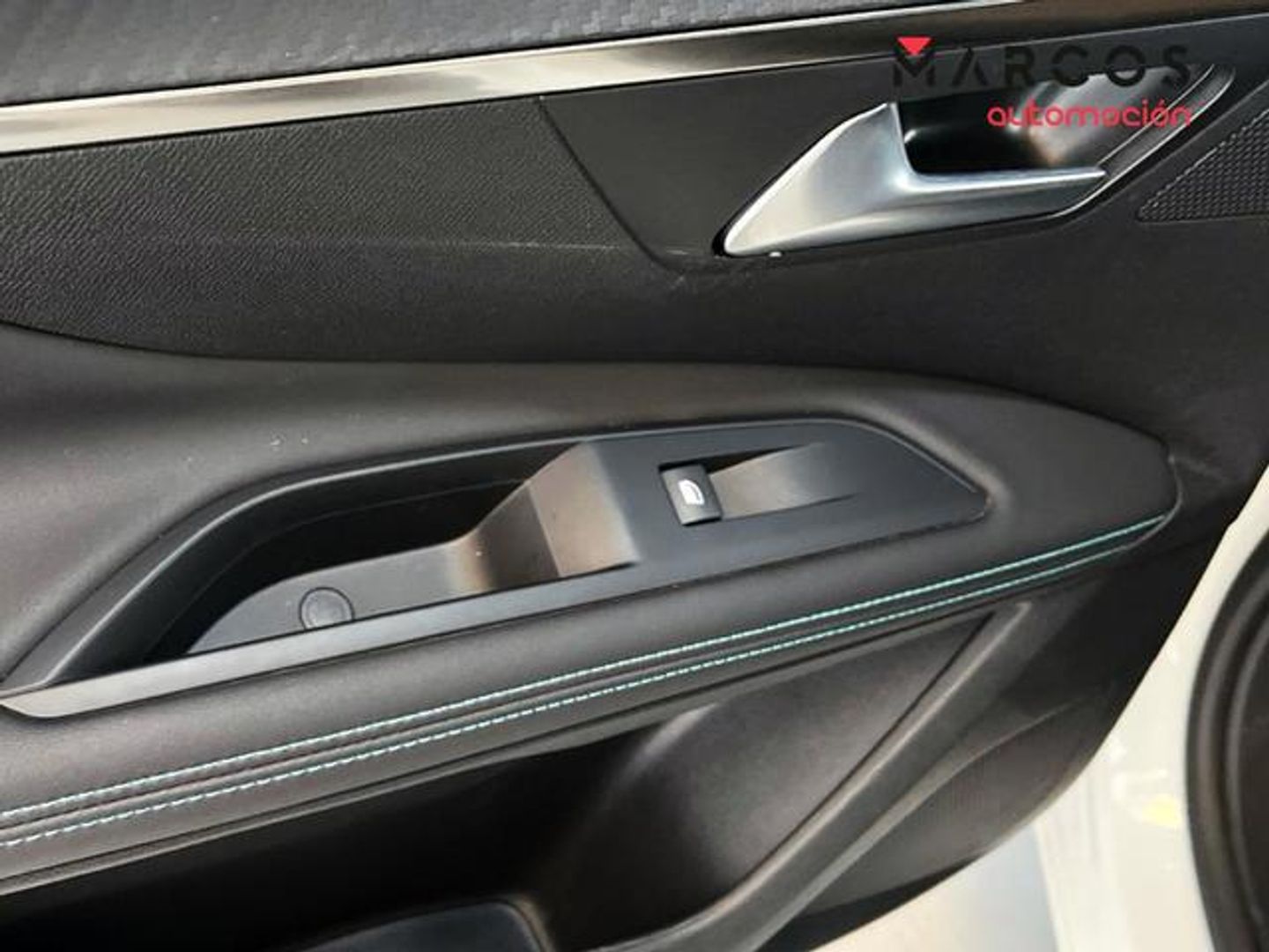 Peugeot 3008 Hybrid 136 Allure Pack eDCS6 100 kW (136 CV)
