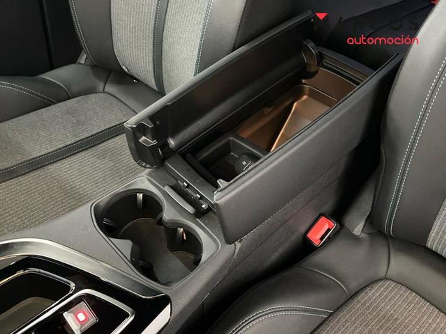 Peugeot 3008 Hybrid 136 Allure Pack eDCS6 100 kW (136 CV)