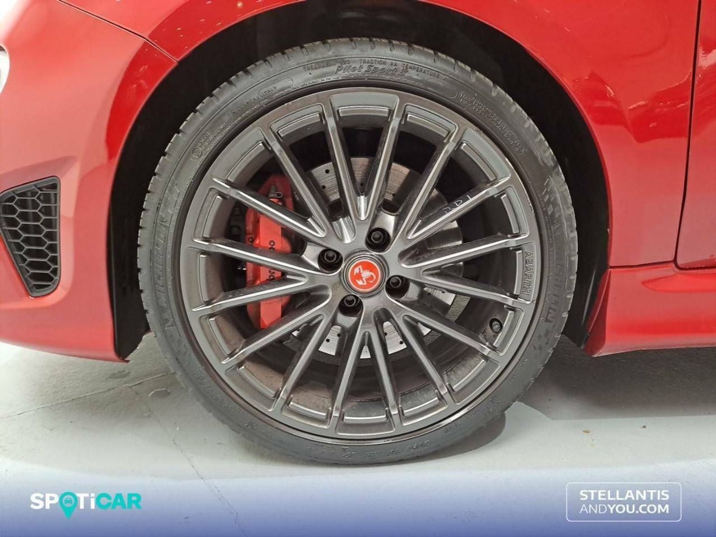 Abarth 500 1.4 16v T-Jet 695 132 kW (180 CV)