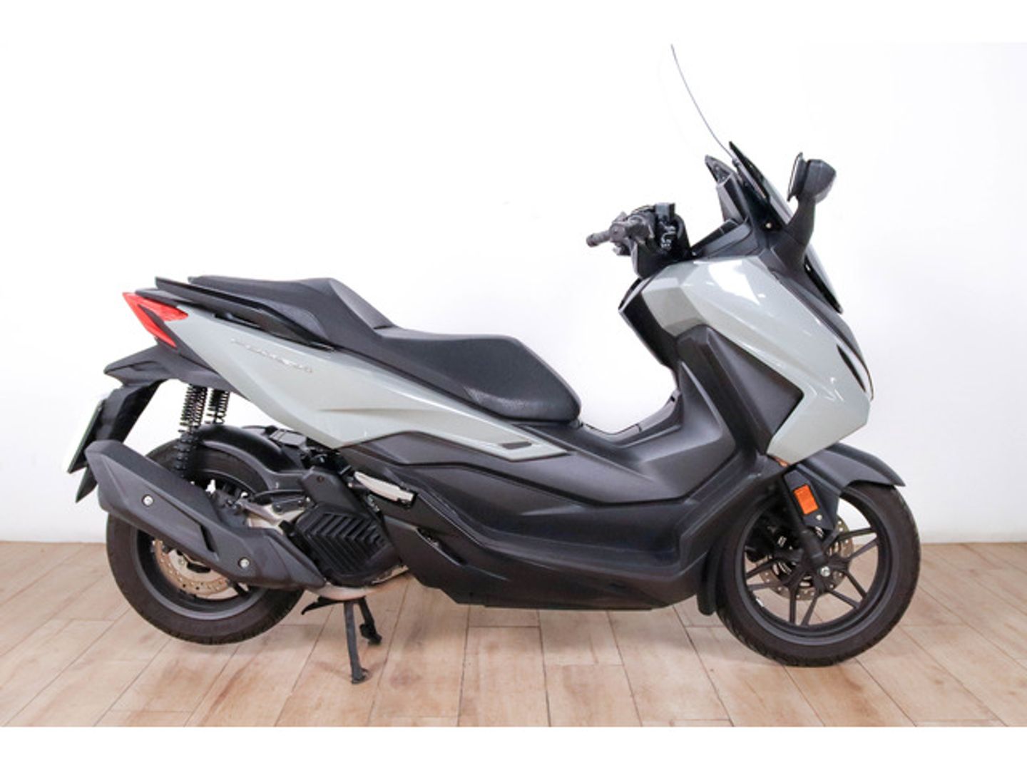 Honda Forza 125 Gris Motorcycle
