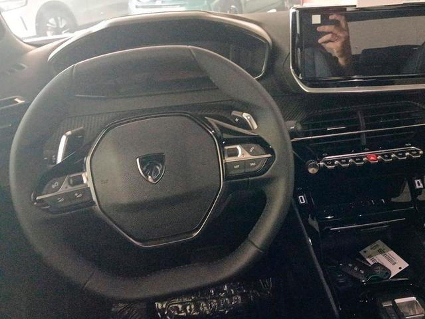 Peugeot 2008 Allure Hybrid eDCS6 107 kW (145 CV)
