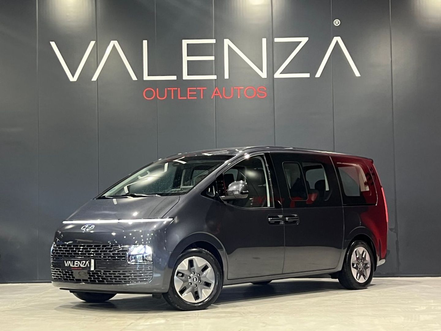 Hyundai Staria 2.2 CRDI Tecno 9S Auto 130 kW (177 CV) Gris Minivan