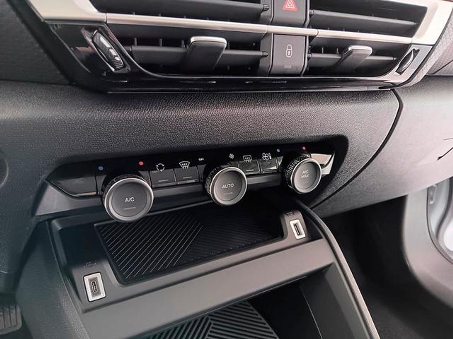 Citroen C4 Hybrid 145  Business Edition e-DCS6 07 kW (145 CV)