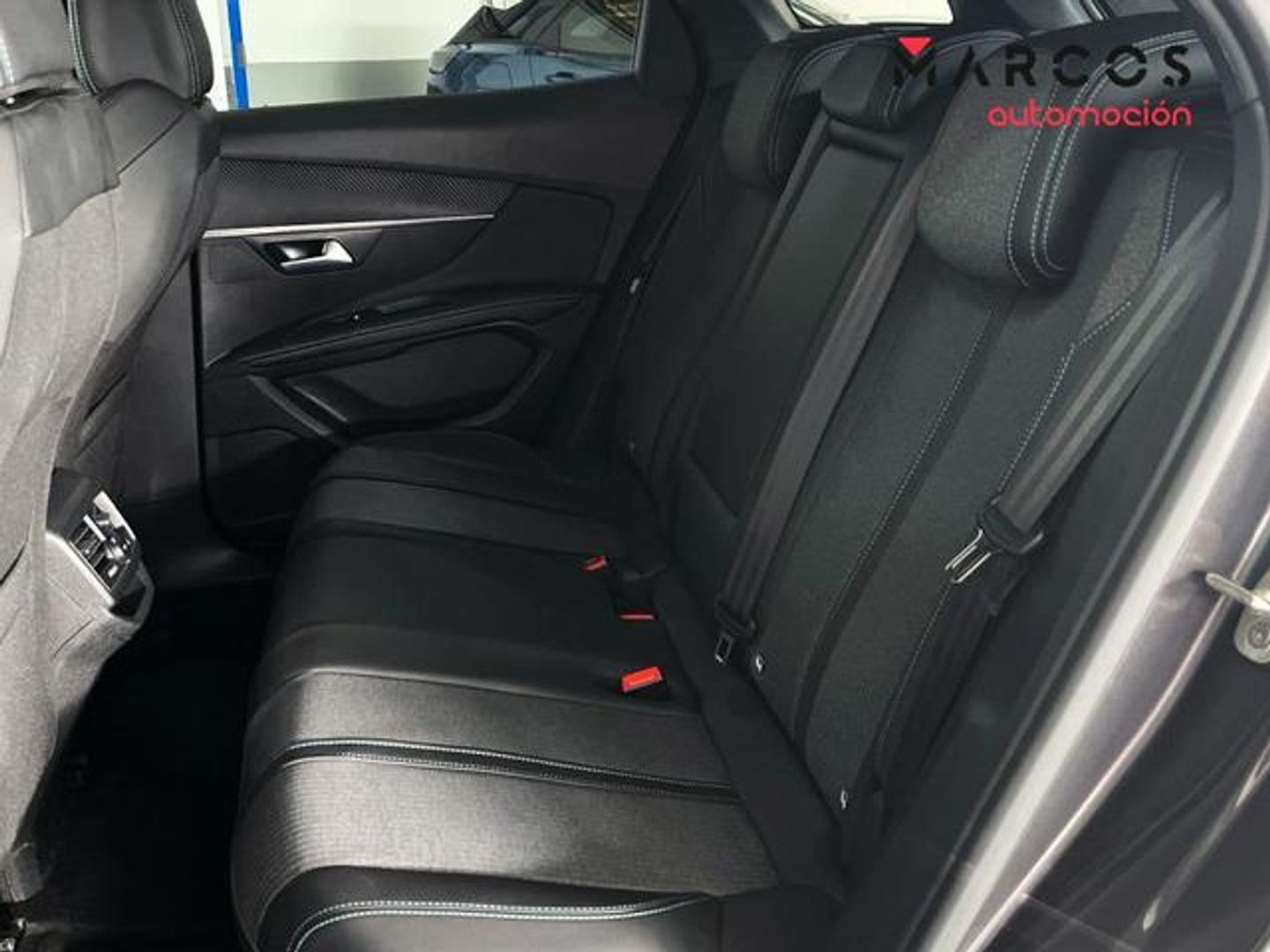 Peugeot 3008 Hybrid 136 Allure Pack eDCS6 100 kW (136 CV)