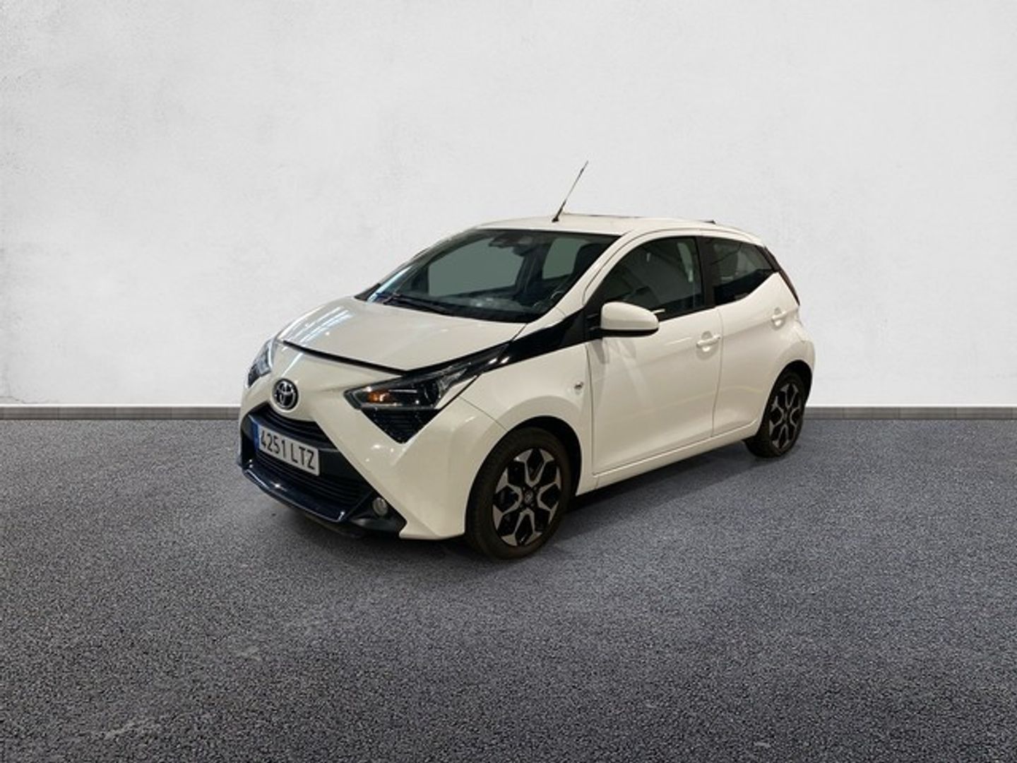 Toyota Aygo 1.0 70 x-play 53 kW (72 CV) Blanco Compact