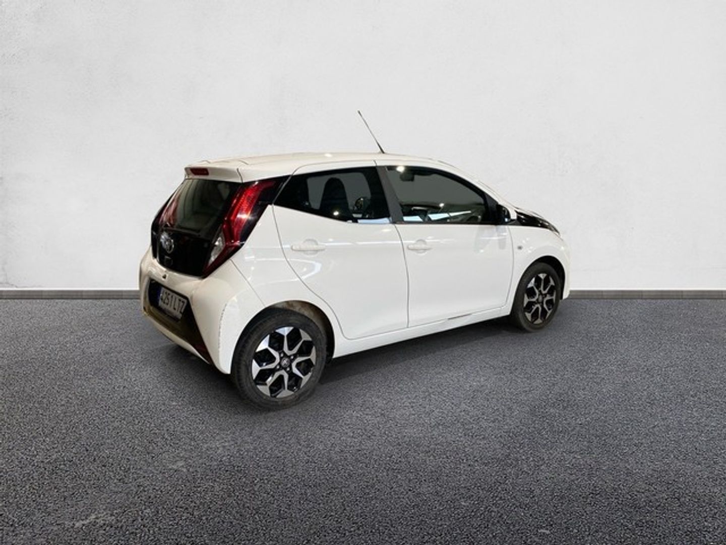 Toyota Aygo 1.0 70 x-play 53 kW (72 CV)