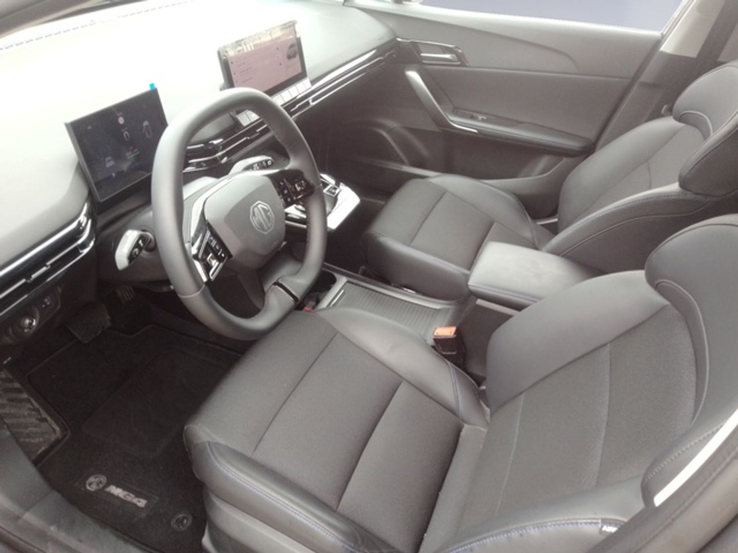 MG MG4 64kWh Luxury 150 kW (204 CV)