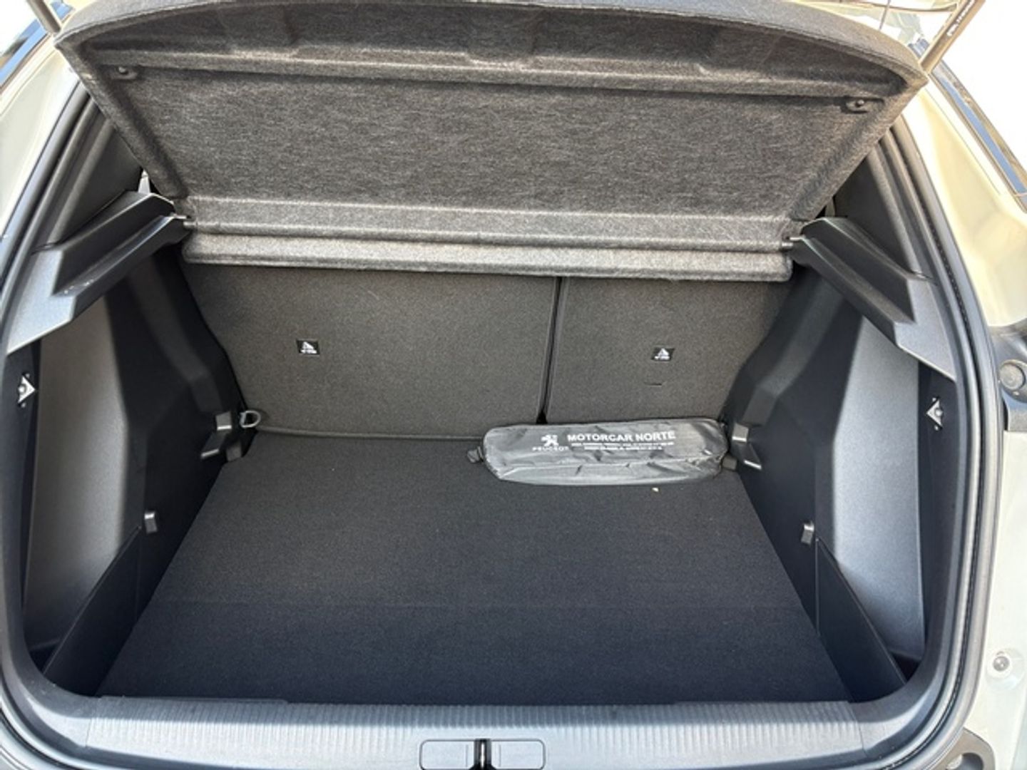 Peugeot e-2008 Eléctrico Active 100 kW (136 CV)
