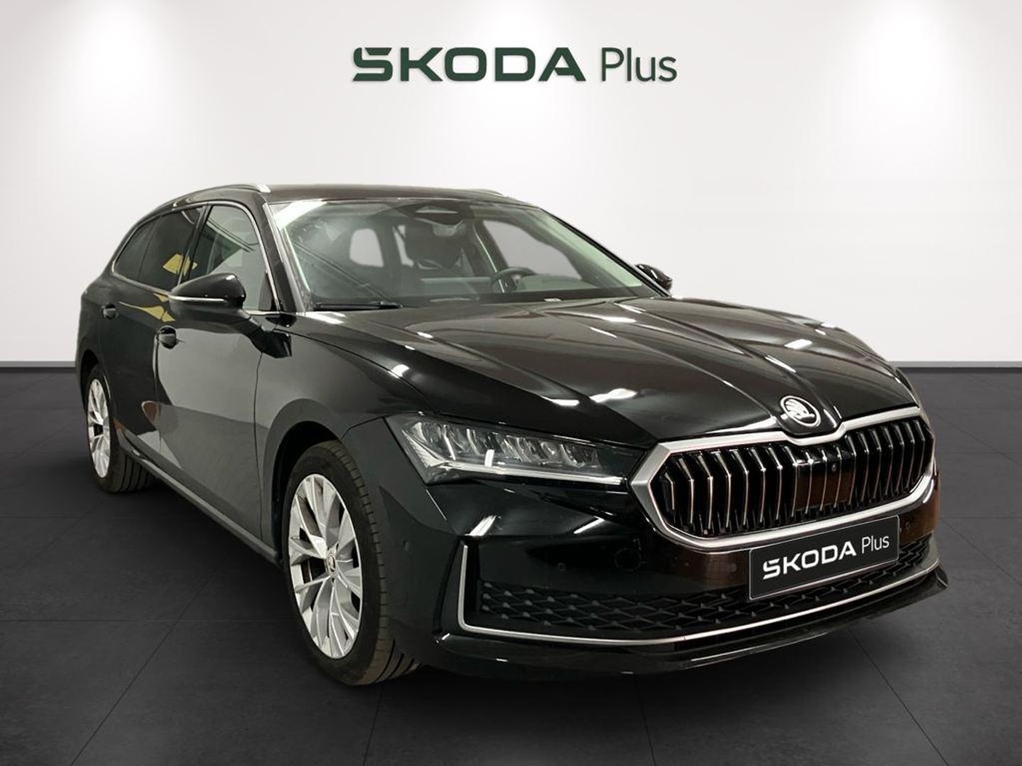 Skoda Superb Combi 1.5 TSI m-HEV Selection DSG 110 kW (150 CV) Negro Familiar