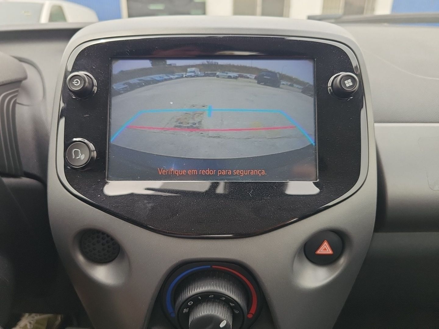 Toyota Aygo 1.0 70 x-play 53 kW (72 CV)