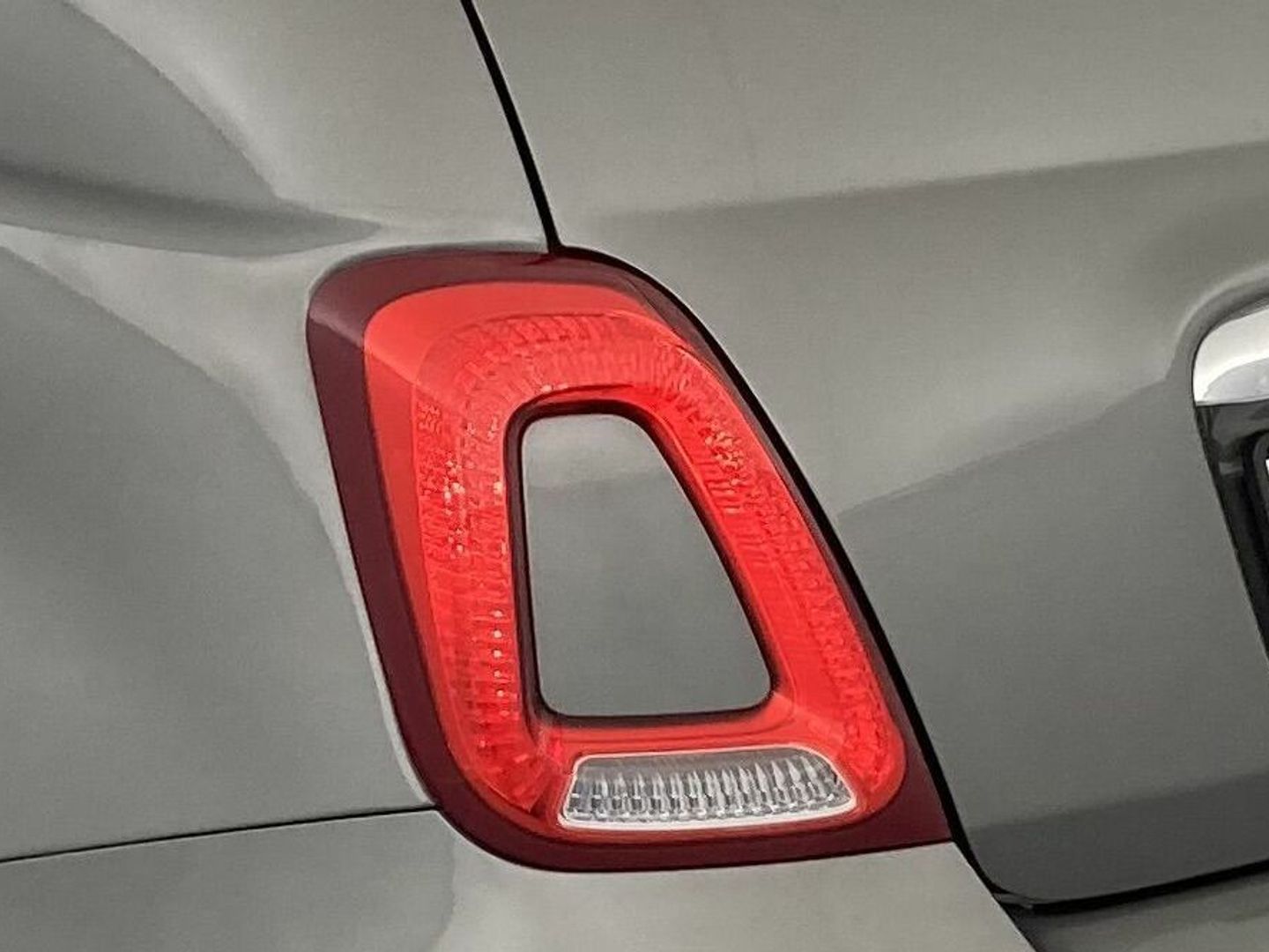 Fiat 500 1.0 Hybrid Dolcevita 51 kW (70 CV)