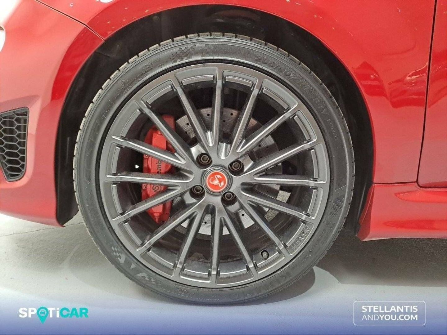 Abarth 500 1.4 16v T-Jet 695 132 kW (180 CV)