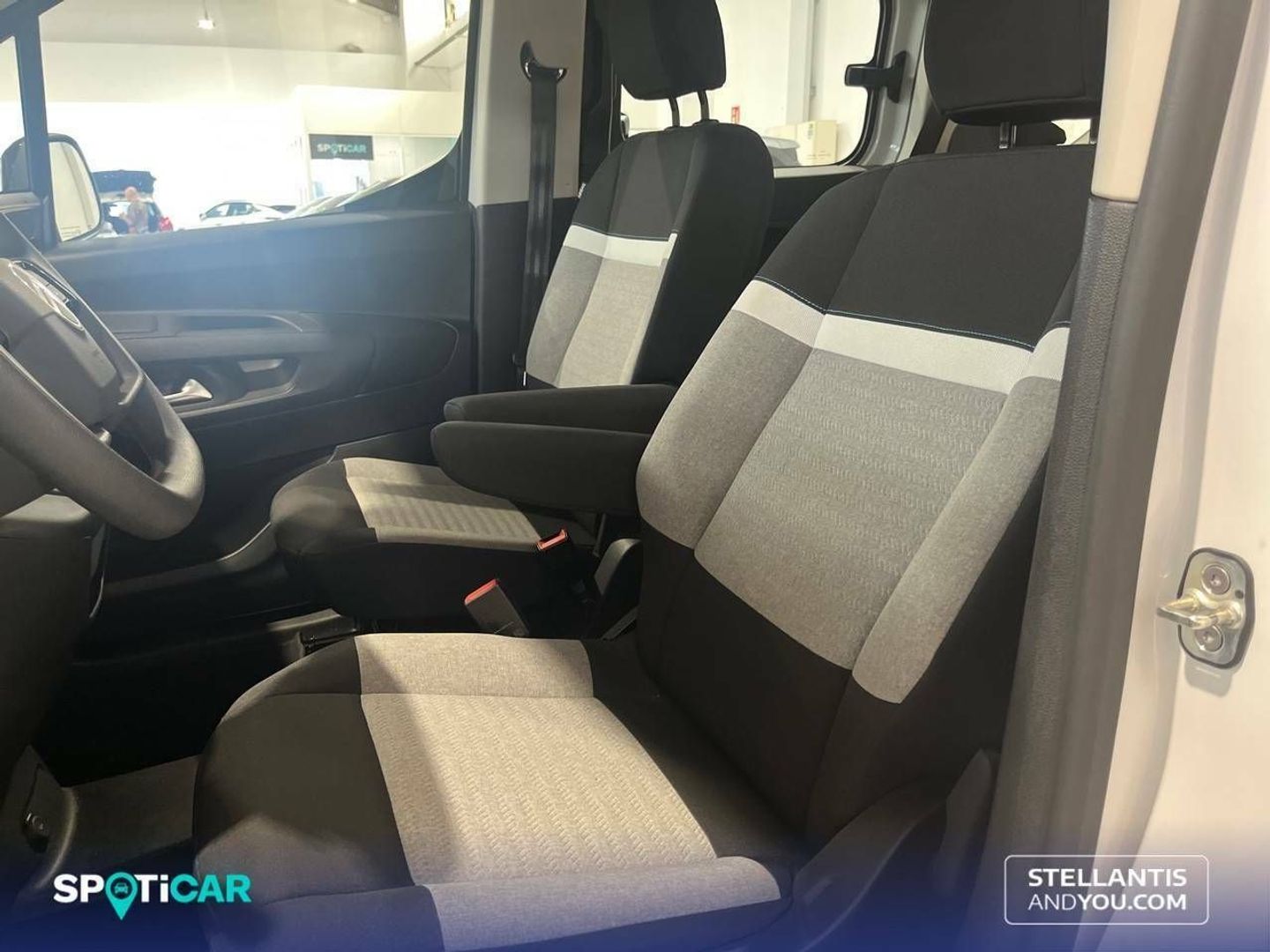 Citroen ë-Berlingo Talla M Plus 50 kWh 100 kW (136 CV)