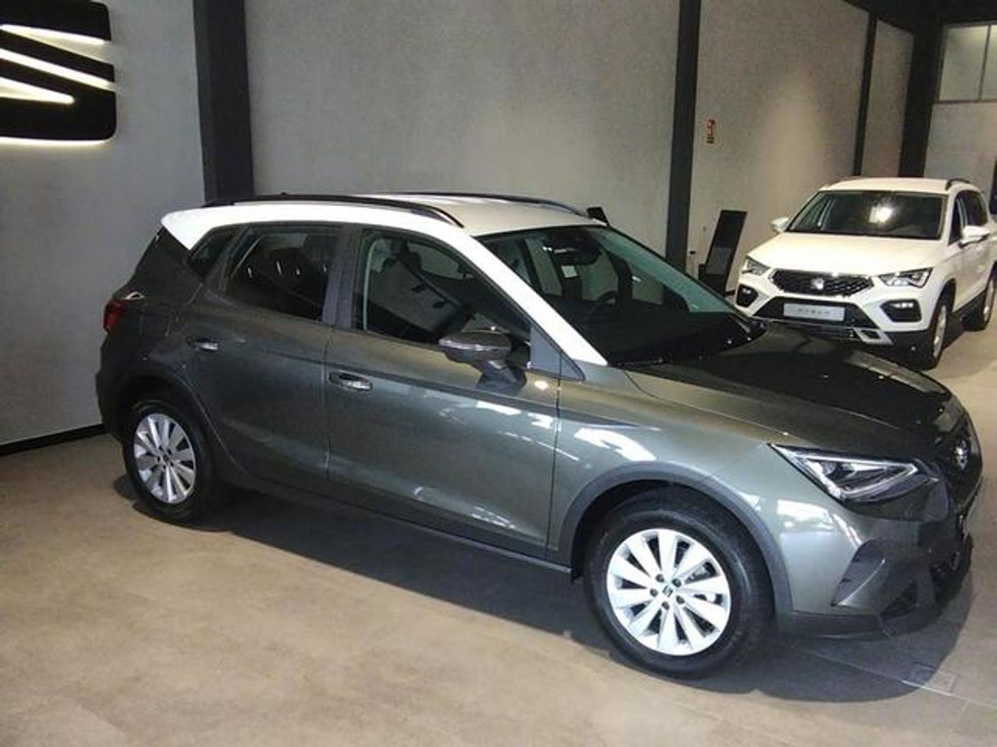 SEAT Arona 1.0 TSI Style XL 81 kW (110 CV) Gris SUV