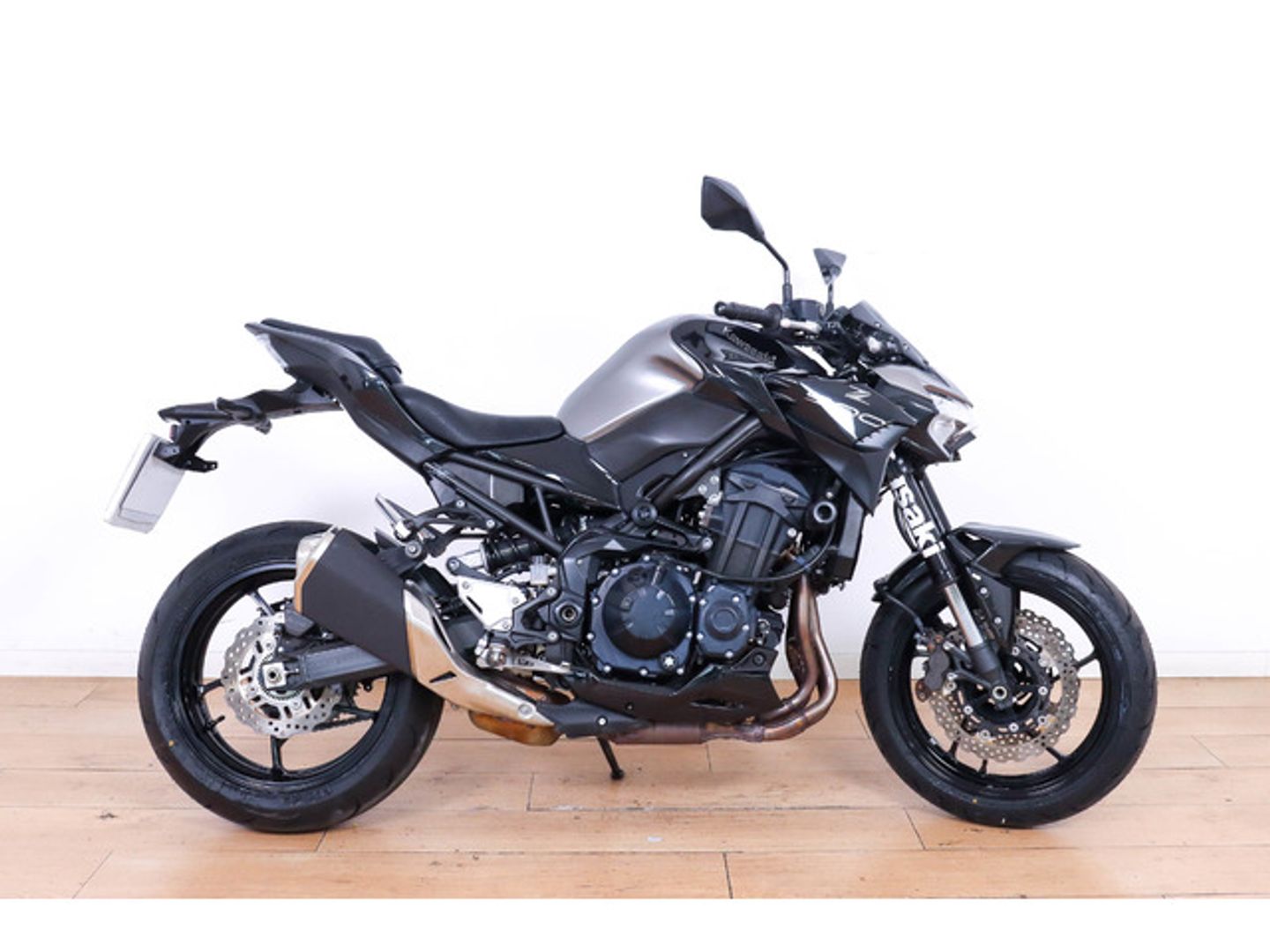 Kawasaki Z900 Gris Motorcycle