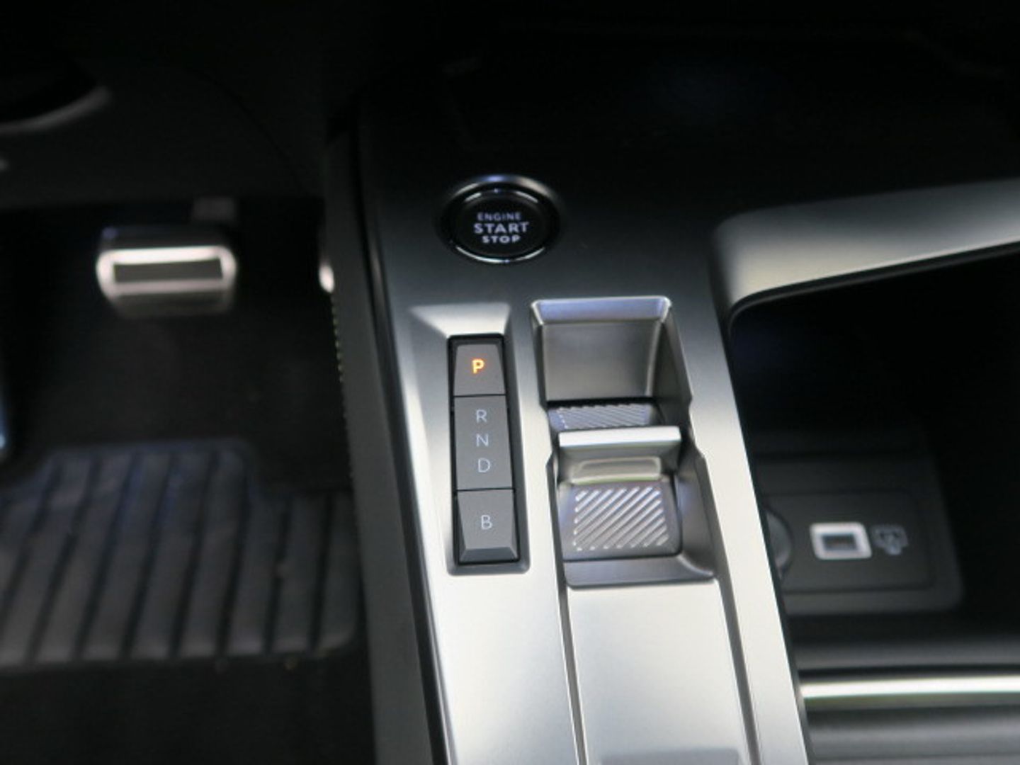 Peugeot 408 PHEV 225 GT e-EAT8 165 kW (224 CV)