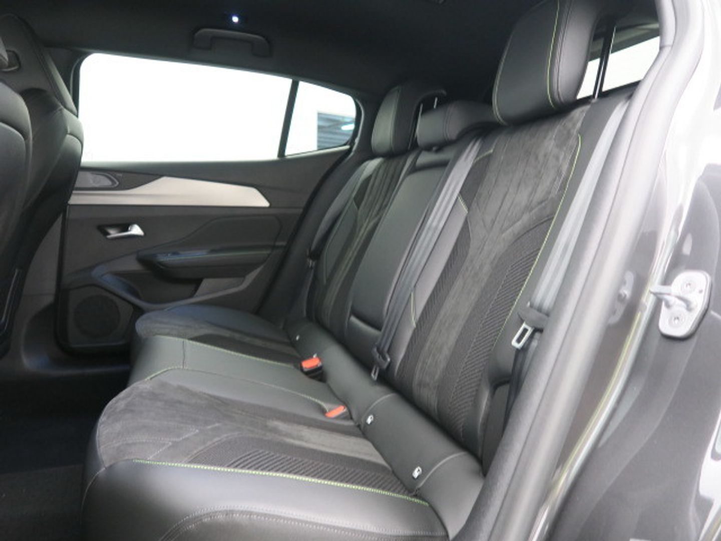 Peugeot 408 PHEV 225 GT e-EAT8 165 kW (224 CV)