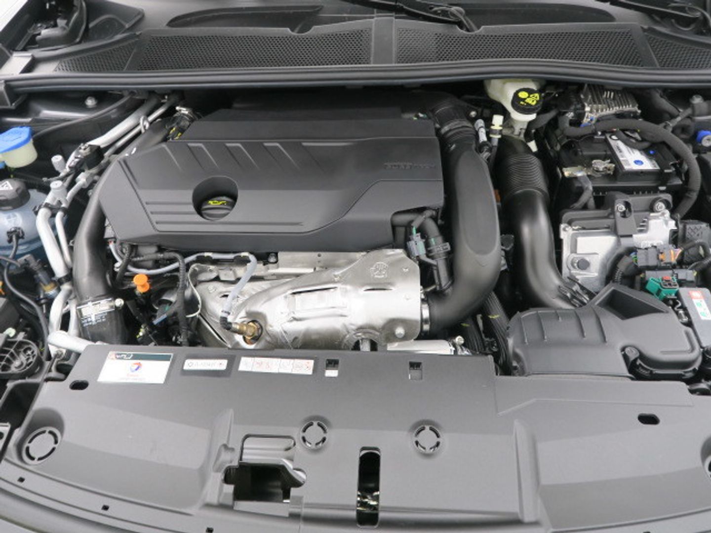 Peugeot 408 PHEV 225 GT e-EAT8 165 kW (224 CV)