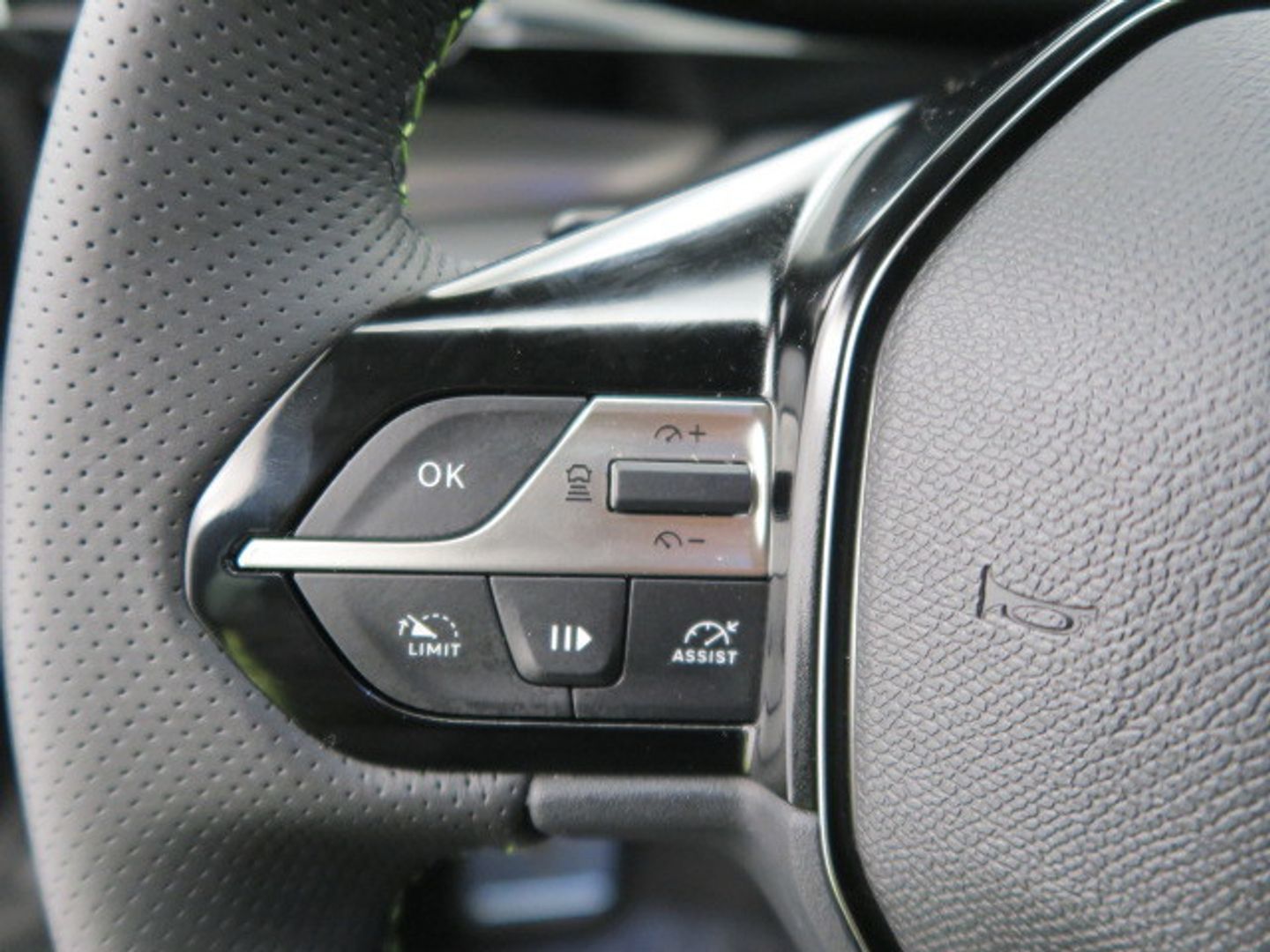 Peugeot 408 PHEV 225 GT e-EAT8 165 kW (224 CV)