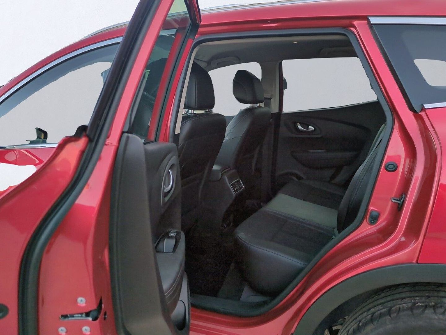Renault Kadjar Techno TCe GPF 103 kW (140 CV) Rojo Sedan
