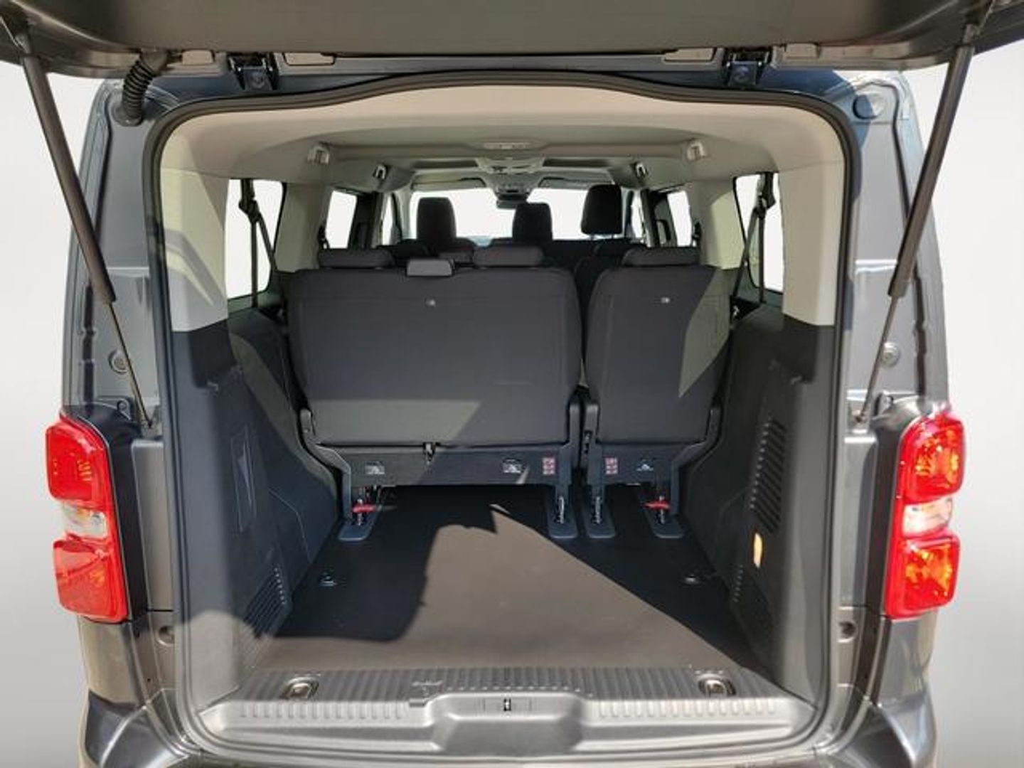 Peugeot Traveller BlueHDi Business Long EAT8 132 kW (180 CV)