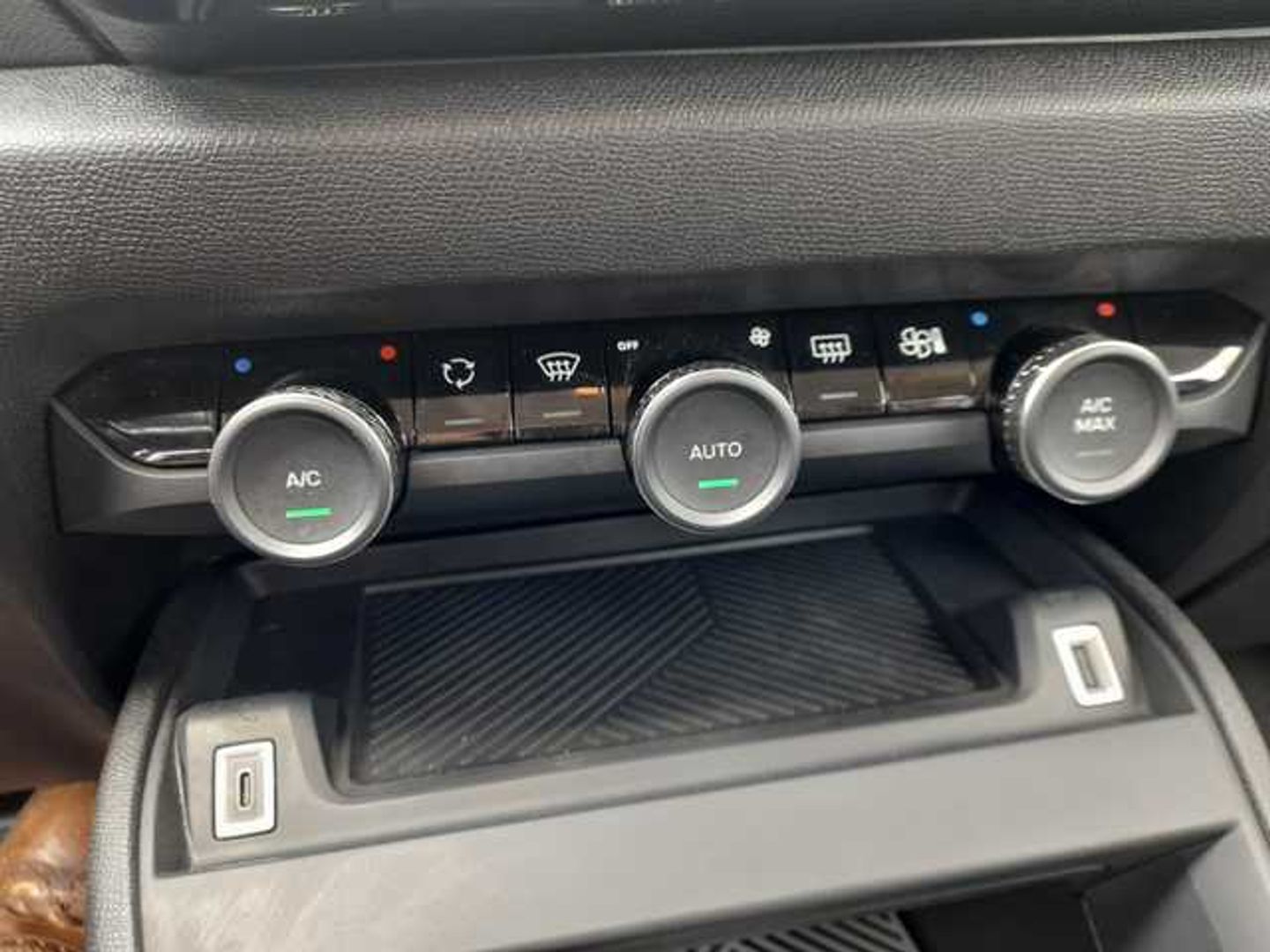Citroen C4 PureTech 130 S&S Plus EAT8 96 kW (131 CV)