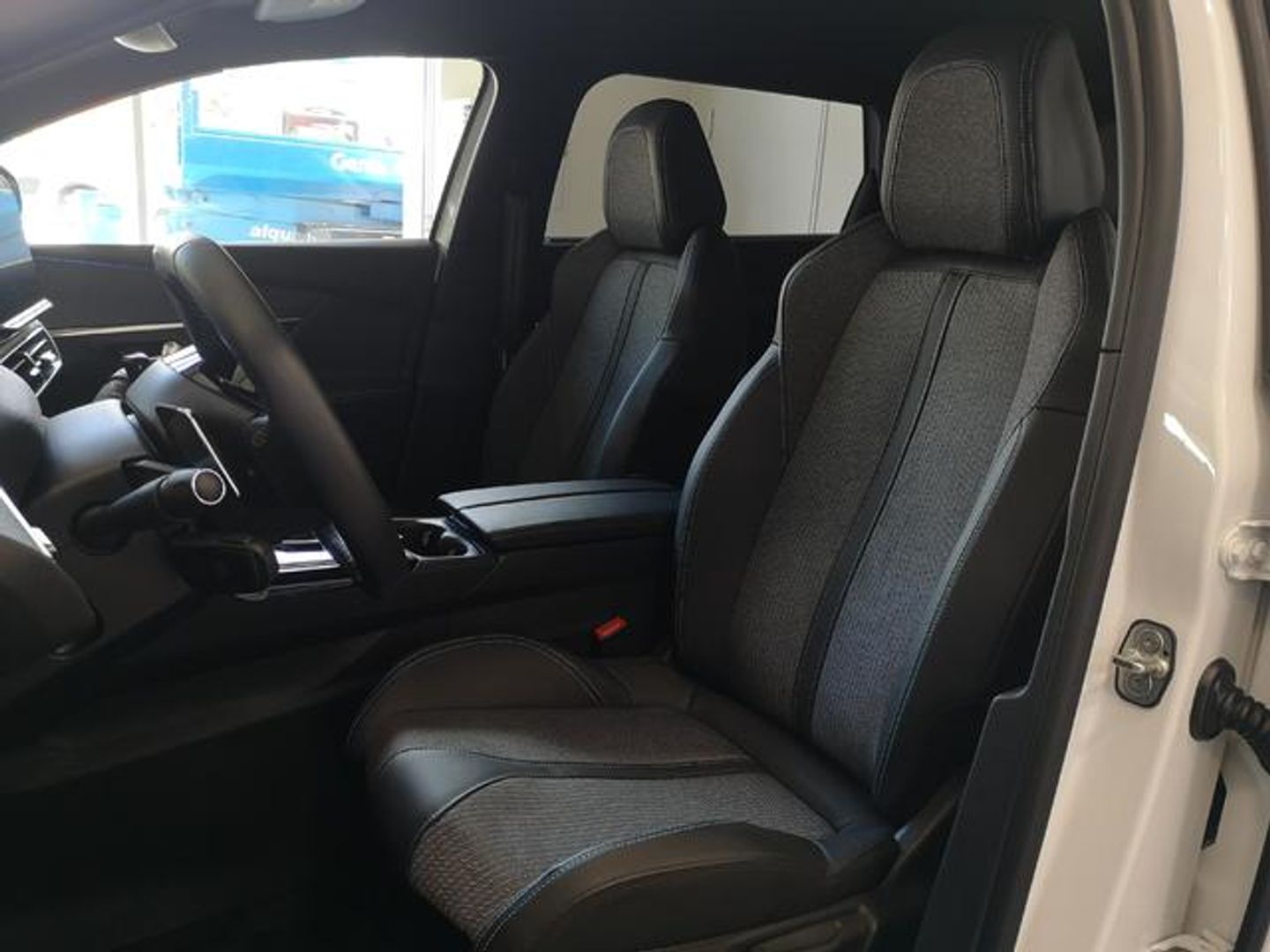 Peugeot 5008 Hybrid 1.2 Allure Pack eDCS6 100 kW (136 CV)