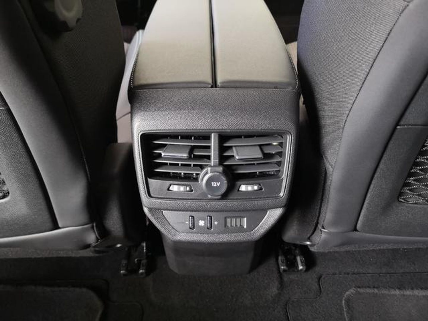 Peugeot 5008 Hybrid 1.2 Allure Pack eDCS6 100 kW (136 CV)