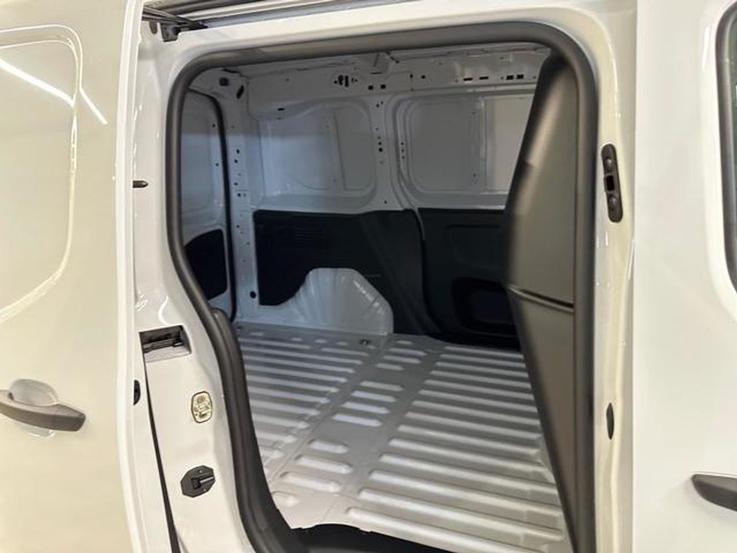 Peugeot e-Partner Standard 800kg 100 kW (136 CV)