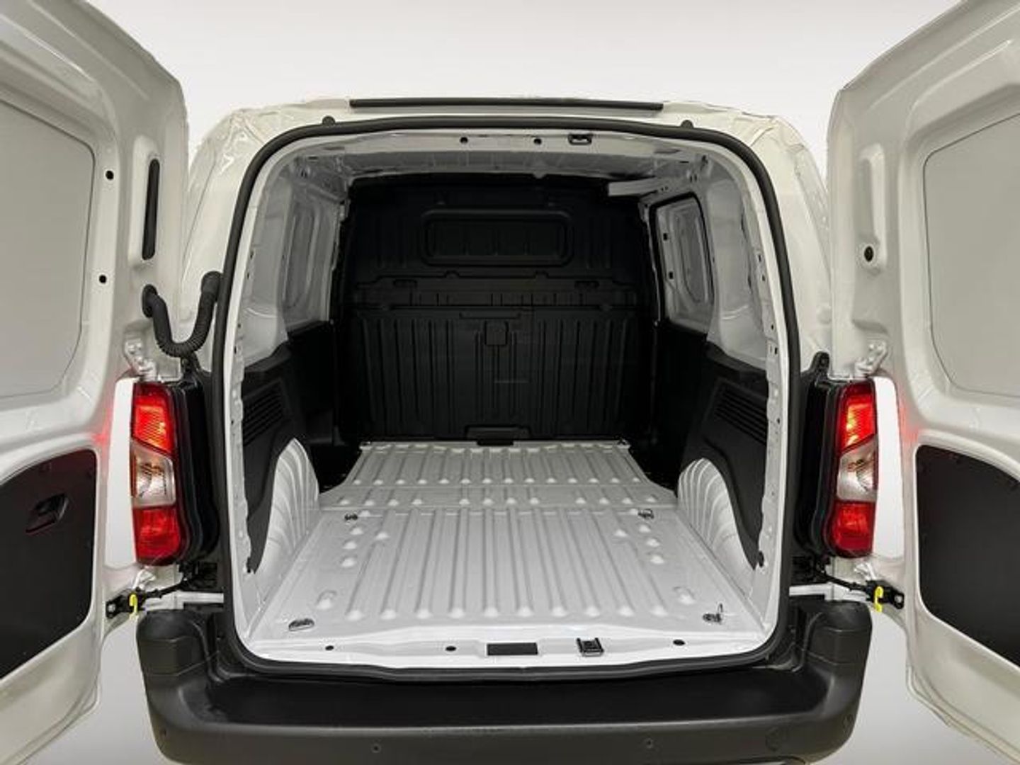 Peugeot e-Partner Standard 800kg 100 kW (136 CV)